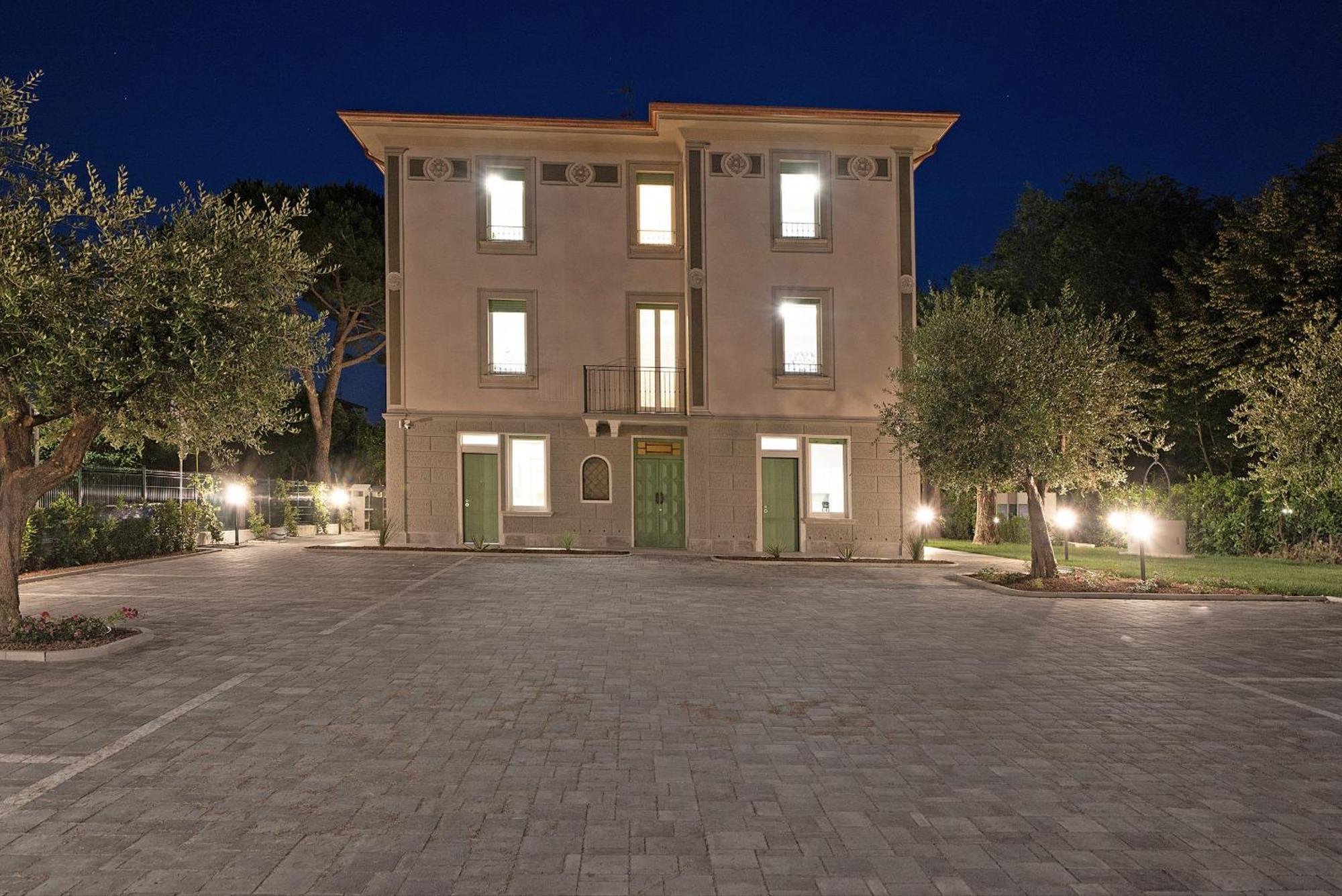 Villa Caterina Apartments By Wonderful Italy Desenzano del Garda Eksteriør bilde
